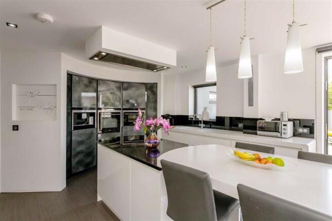 LIVING/DINING KITCHEN