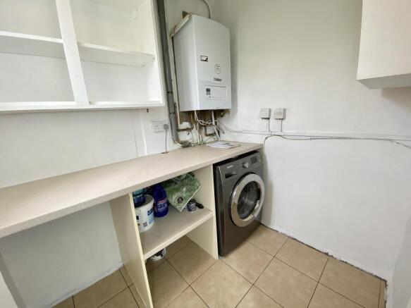 2 bed House to rent Image 6