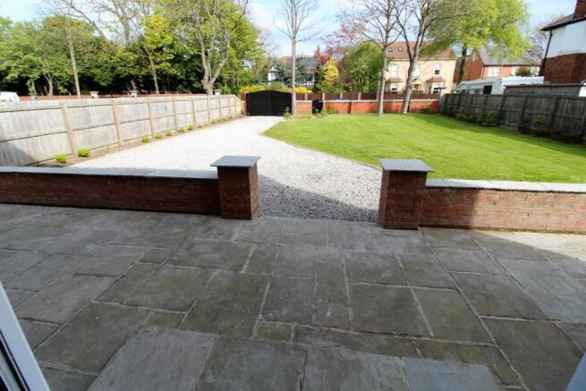 FRONT GARDEN