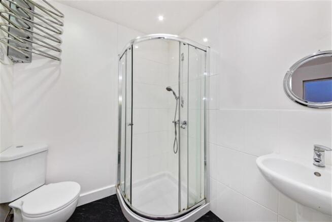 EN SUITE SHOWER ROOM