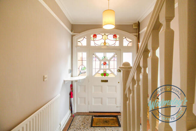 Welcoming & grand entrance hallway