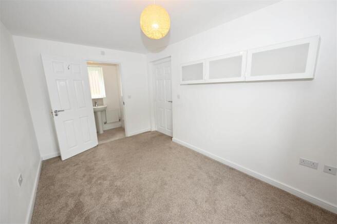 4 bed Detached for sale Image 10
