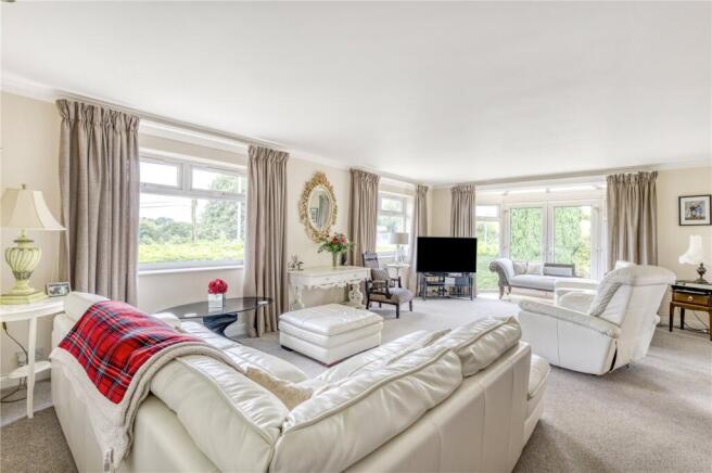 5 bed Bungalow for sale Image 5