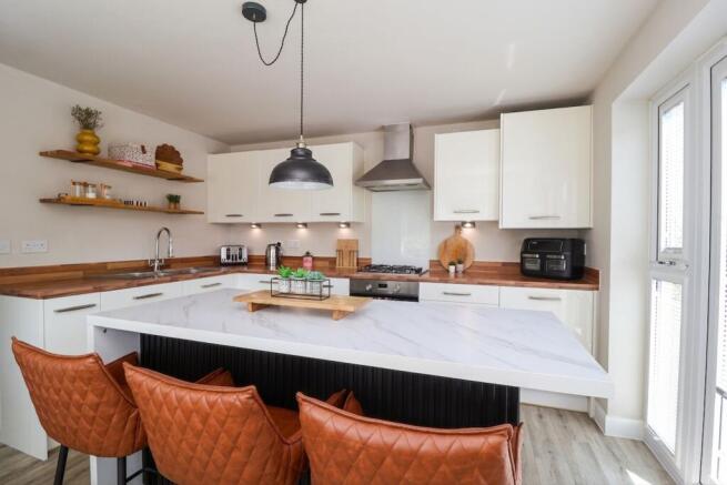 4 bed Semi-Detached for sale Image 7