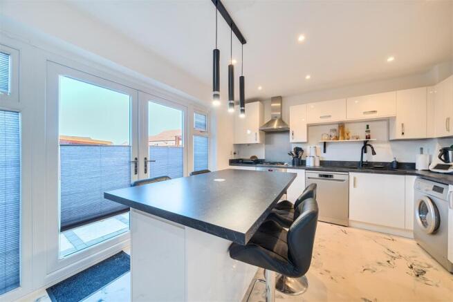 32 Ripon Way (18).jpg