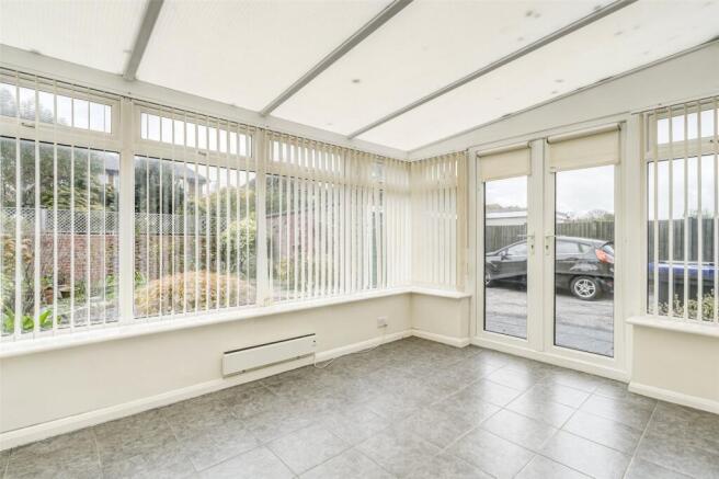 Southview Gardens, Worthing, West Sussex, BN11 photo 4