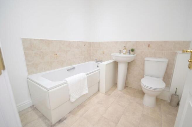 3 bed Terraced for sale Image 9
