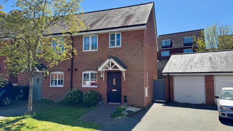 Goshawk Road, Bishops Green, Newbury, RG20 4AH