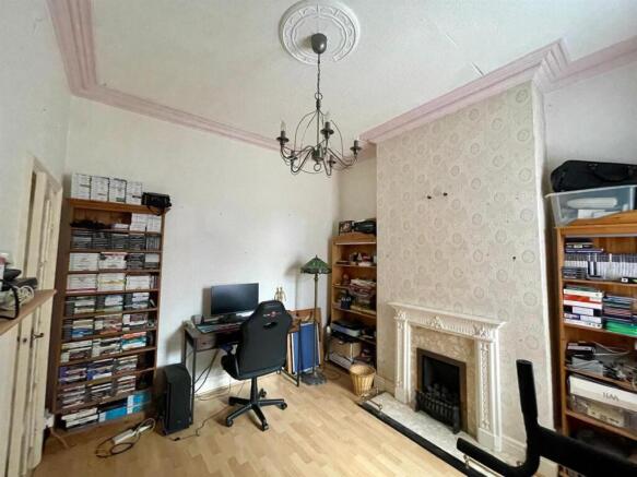 5 bed Semi-Detached for sale Image 5
