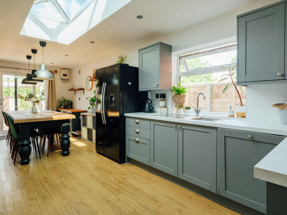 Kitchen / Dining Area
