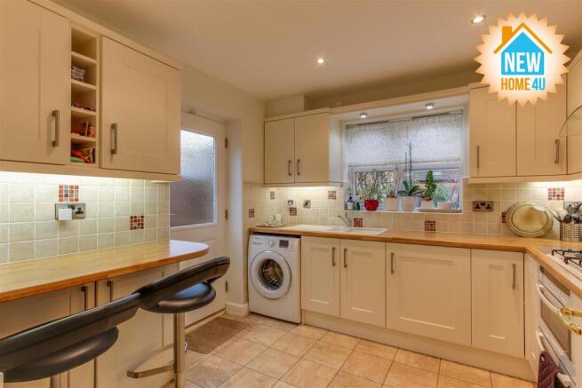 KITCHEN / DINING ROOM: