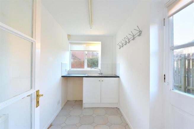 5 bed Detached for sale Image 6