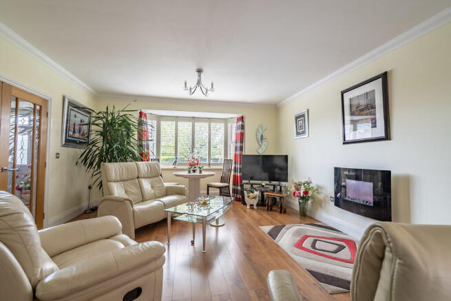 4 bed Detached for sale Image 11