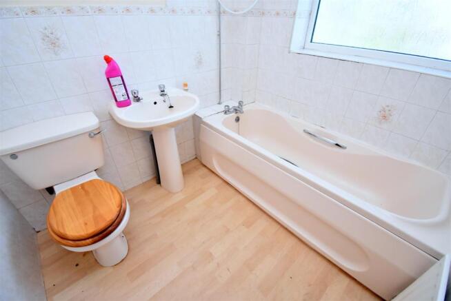 BATHROOM.JPG