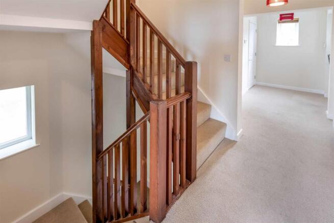 4 bed Detached for sale Image 11