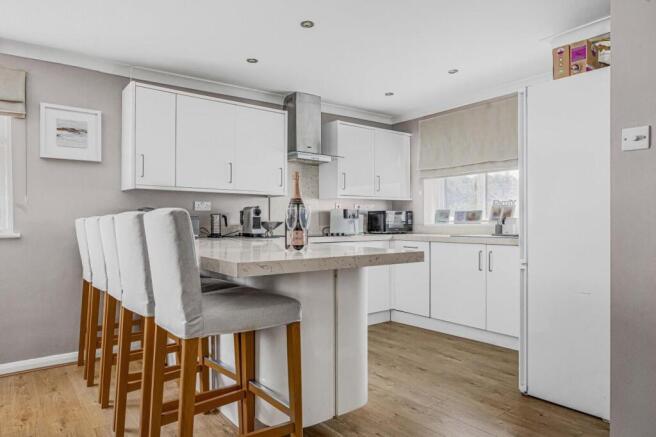 Kitchen with breakfast bar