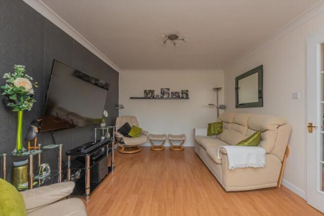 6. Living Room (2).jpg