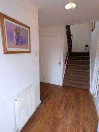 Entrance Hallway (2)