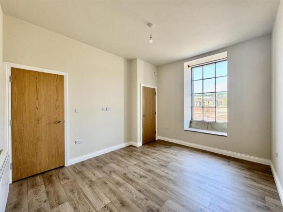 1 bed Apartment to rent Image 9