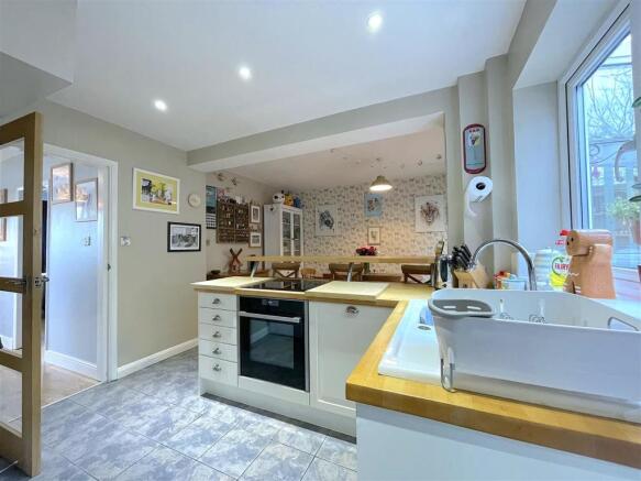 Kitchen (2).jpeg