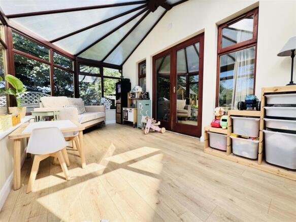 4 bed Detached for sale Image 11