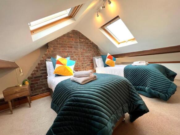 3 bed Terraced to rent Image 8