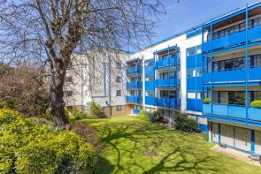 Flat 10, York Mansions East, Temple Gardens, Brighton BN1 3AS
