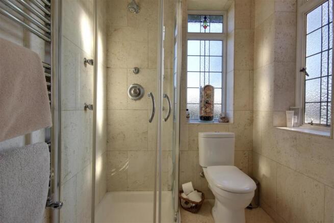 Separate Shower Room