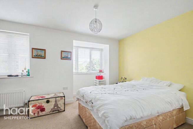 Fairwater Drive, Shepperton photo 4