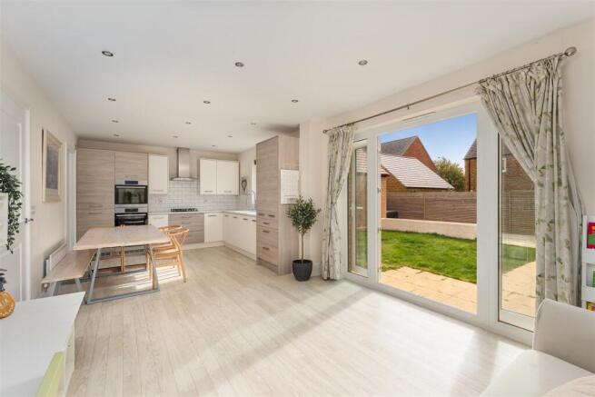 1 Anstee Close, Banbury-8.jpg