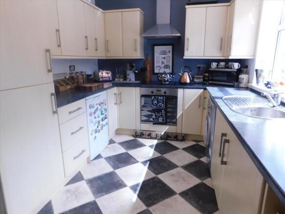 KITCHEN/DINING ROOM