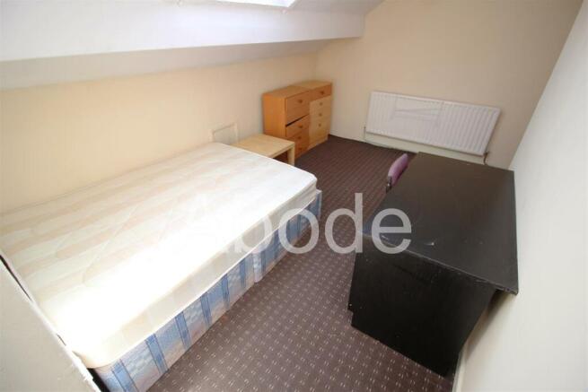 6 bed House to rent Image 4