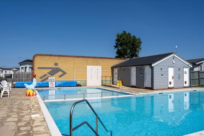 Outdoor swimming pool at Alberta Holiday Park in W