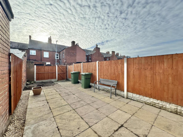 2 bed Terraced to rent Image 8