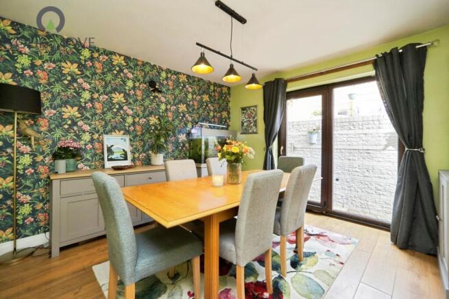 4 bed Semi-Detached for sale Image 6
