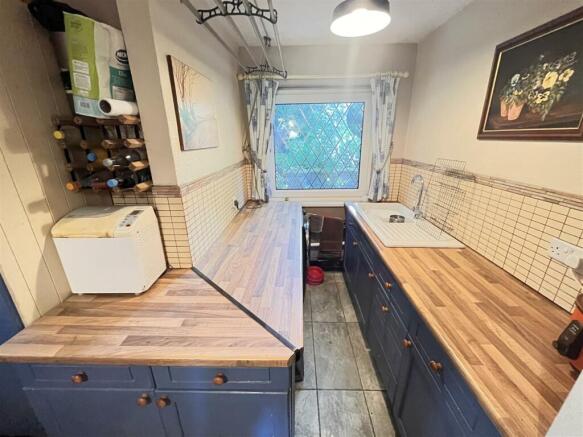 REAR UTILITY ROOM