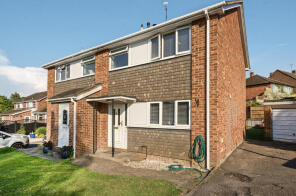 2, Chamberlain Gardens, Reading RG2 9QA