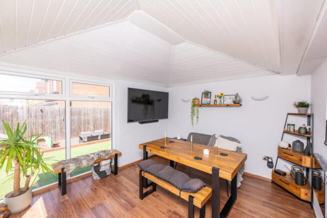 4 bed Detached for sale Image 7