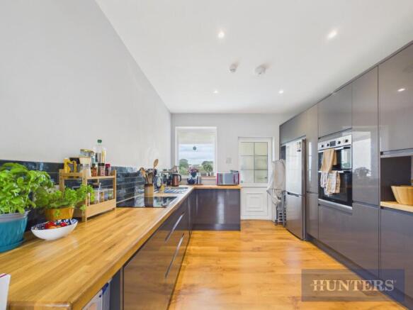 2 bed Flat for sale Image 5