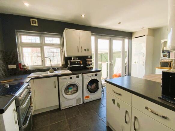 KITCHEN 16'10 x 9'1