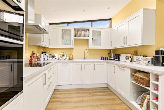 Kitchen 2.jpg