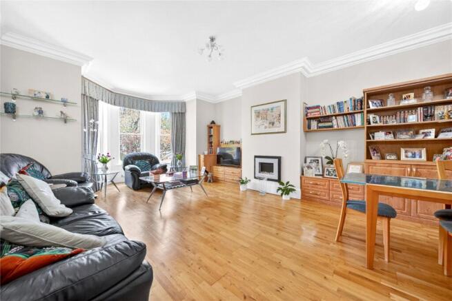 3 bed Apartment for sale Image 4