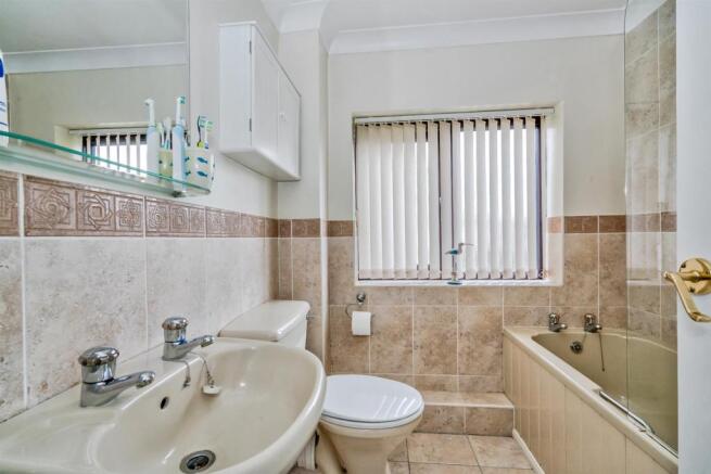 Dovedale, Cannock, WS11 5TF-15.jpg