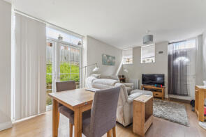 Flat 13, 53 Copsham House, Broad Street, Chesham HP5 3EA