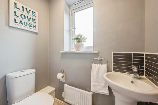 4 bed Detached for sale Image 11