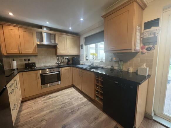 OPEN-PLAN DINING KITCHEN