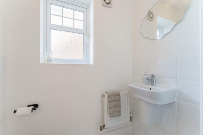 4 bed Detached for sale Image 9