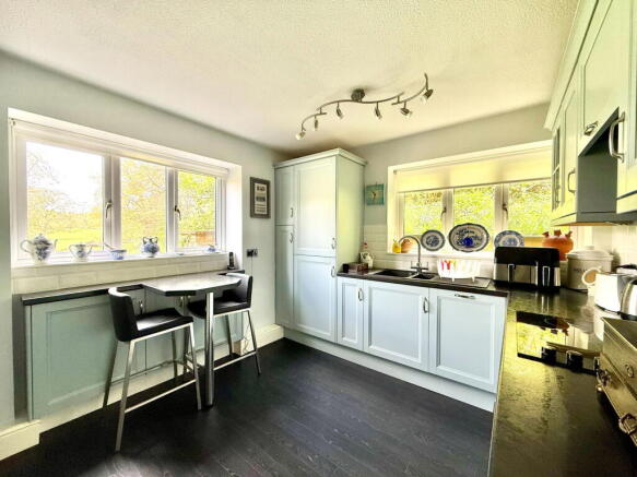 2 bed Flat for sale Image 7
