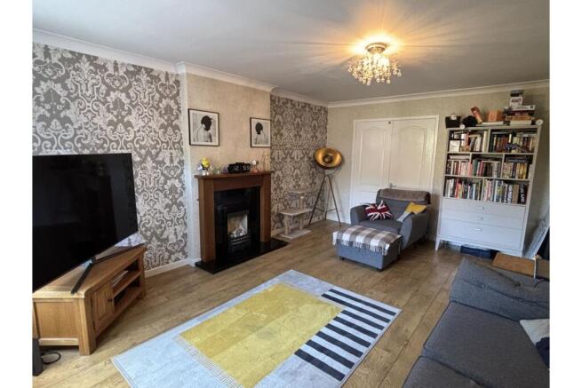 4 bed Detached for sale Image 8