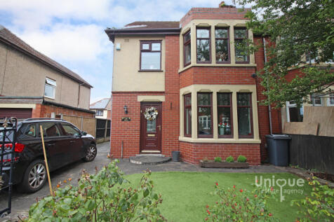 Romney Avenue, Fleetwood, FY7